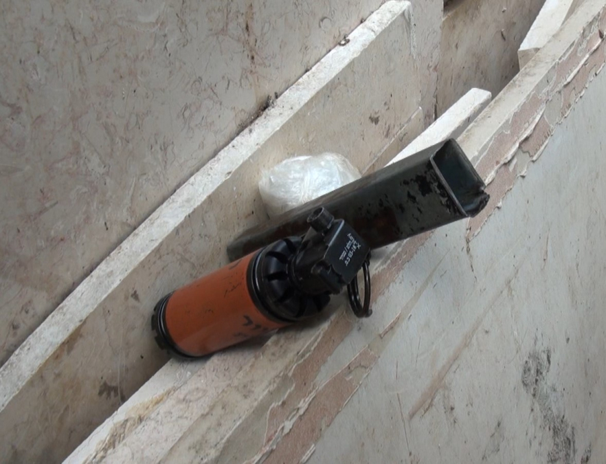 اللد: ضبط قنبلة صوتية وذخيرة داخل احدى المجمعات السكنية بالمدينة 